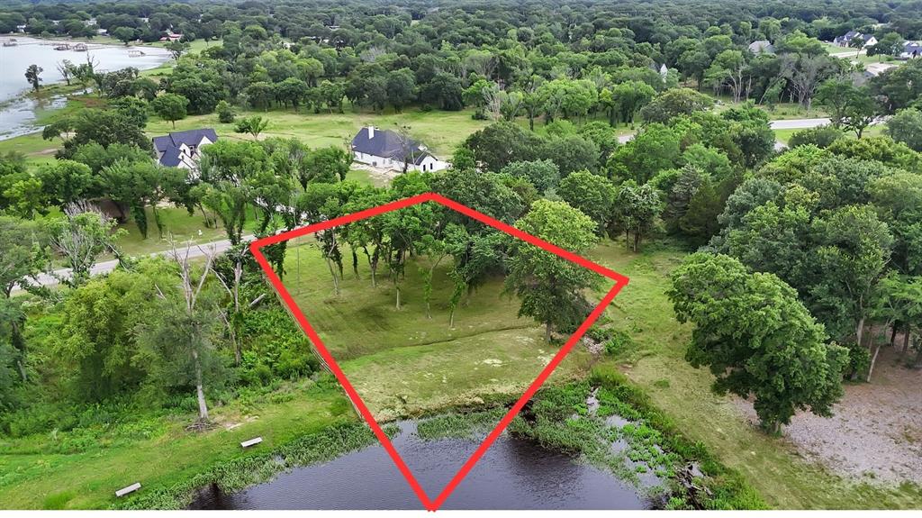 1511 Shoreline Drive Property Photo 4