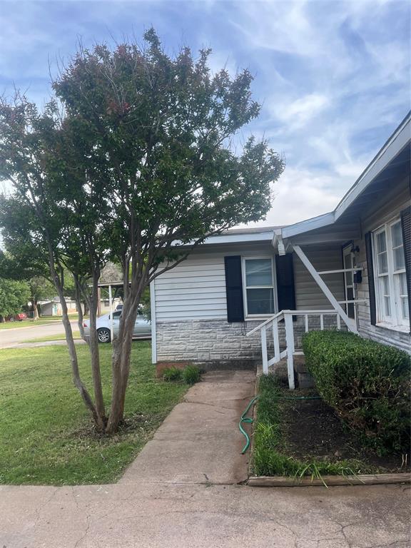 1326 S Bowie Drive Property Photo 1