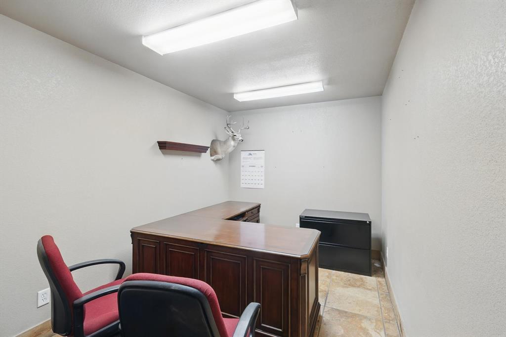 10025 Jacksboro Highway Property Photo 8