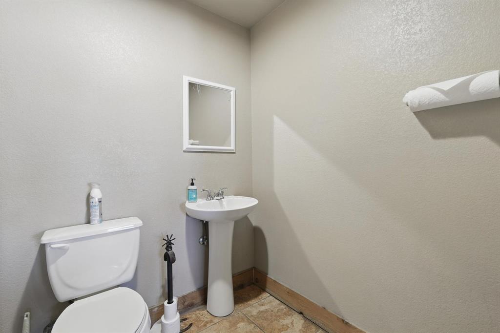10025 Jacksboro Highway Property Photo 9