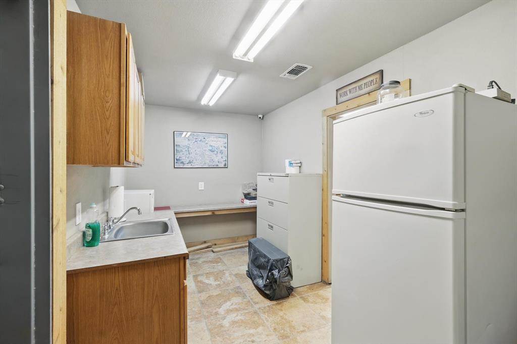 10025 Jacksboro Highway Property Photo 14