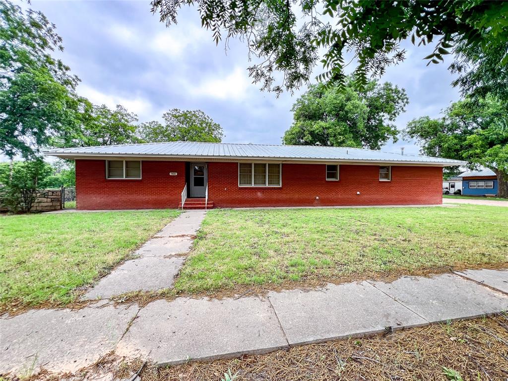 900 Sunny Avenue