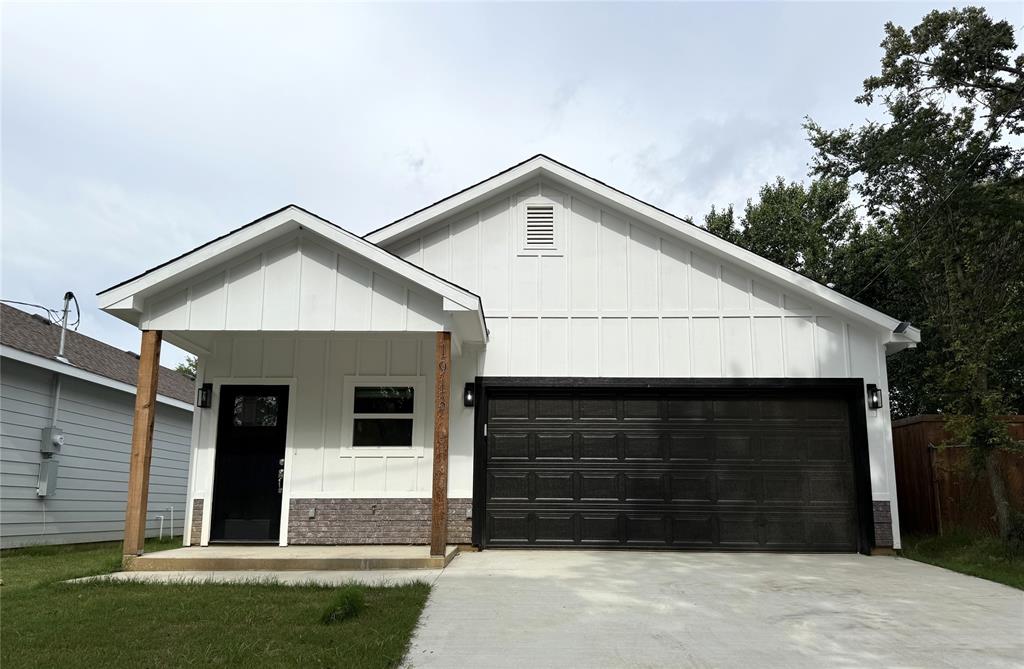 1913 Avenue A Property Photo 1