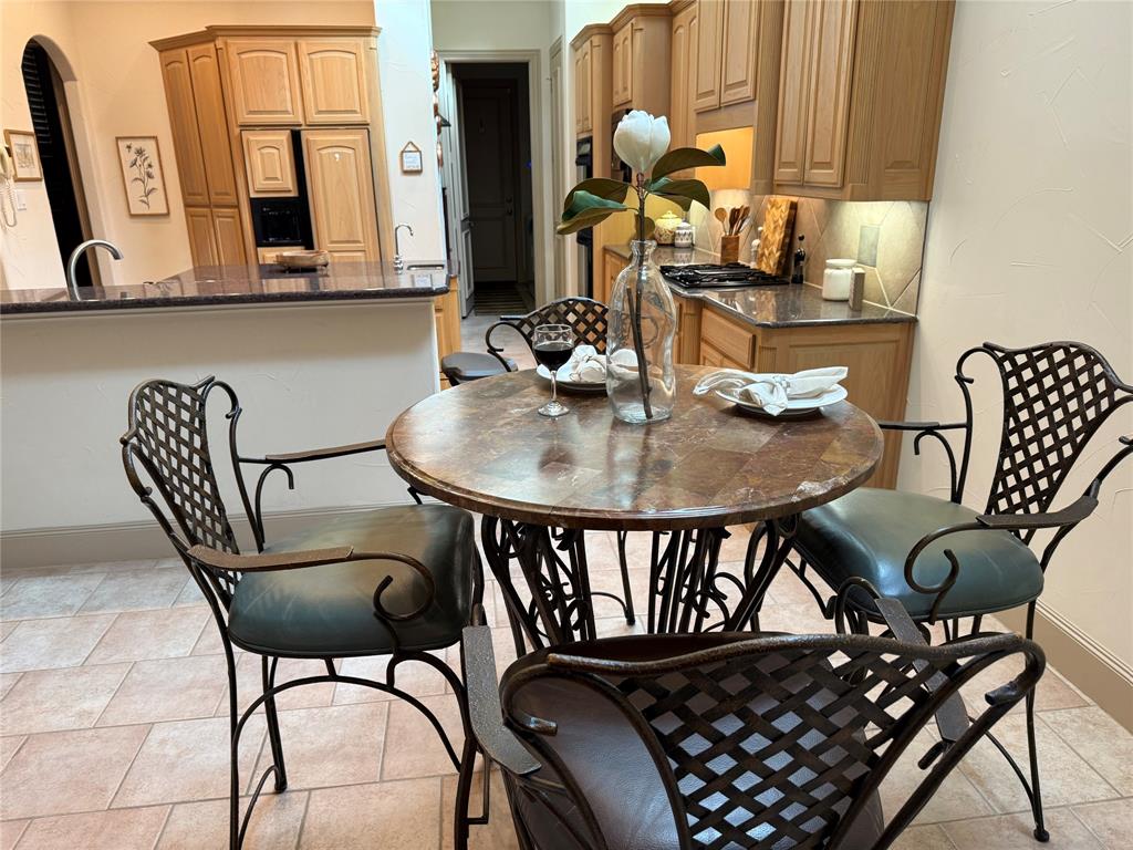 1420 Kensington Court Property Photo 8