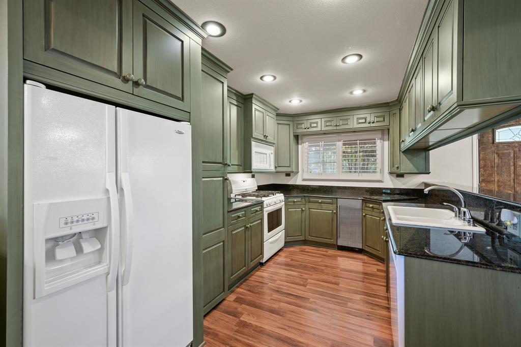 400 Titus Street Property Photo 11
