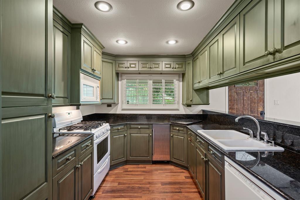 400 Titus Street Property Photo 12