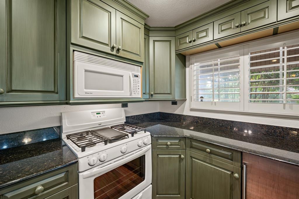 400 Titus Street Property Photo 13