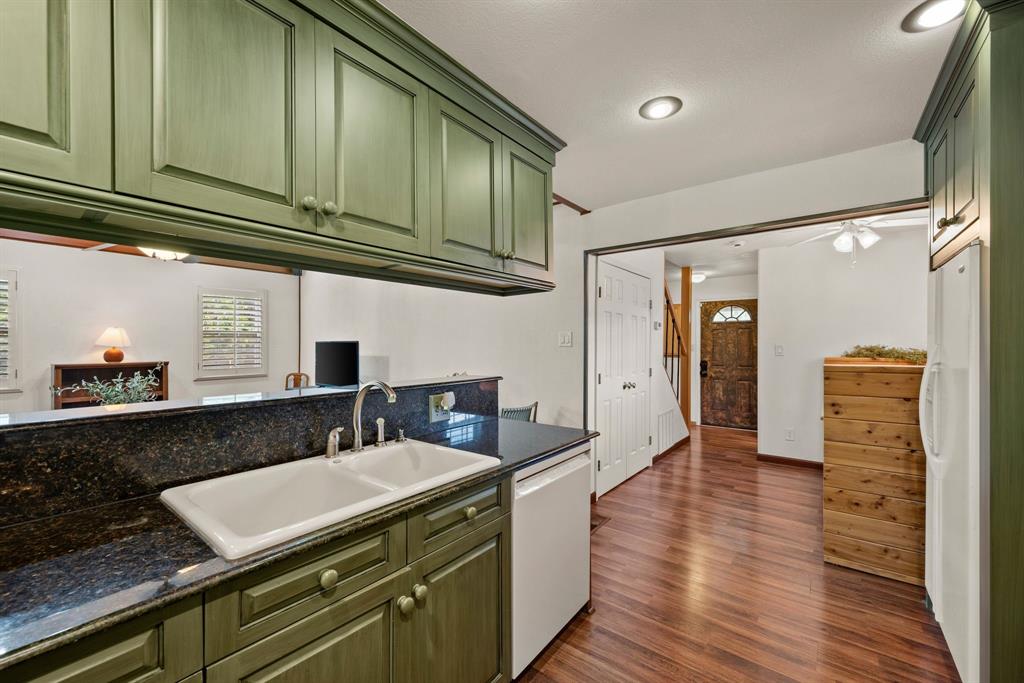 400 Titus Street Property Photo 14