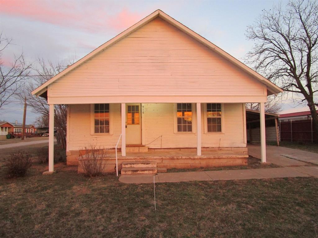 916 N Bridge Street Property Photo 1