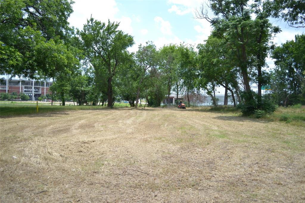 815 East Plum Street Property Photo 1