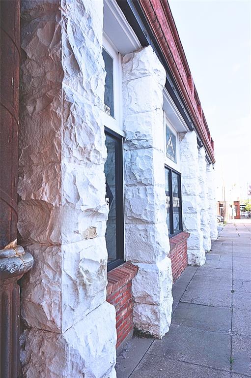 117 E Houston Street Property Photo 4