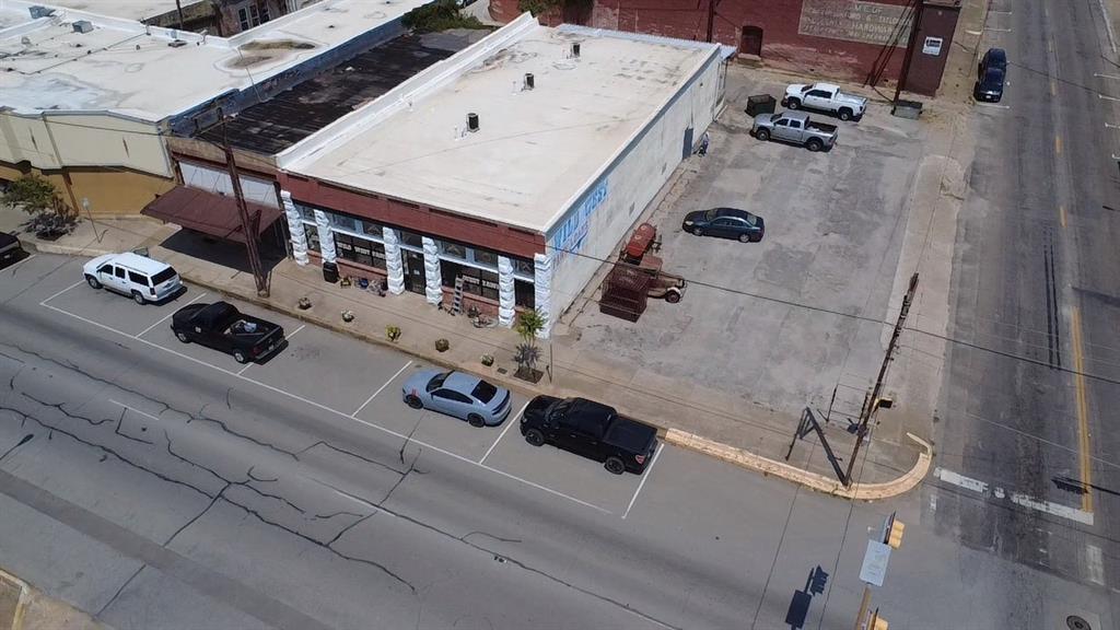 117 E Houston Street Property Photo 8
