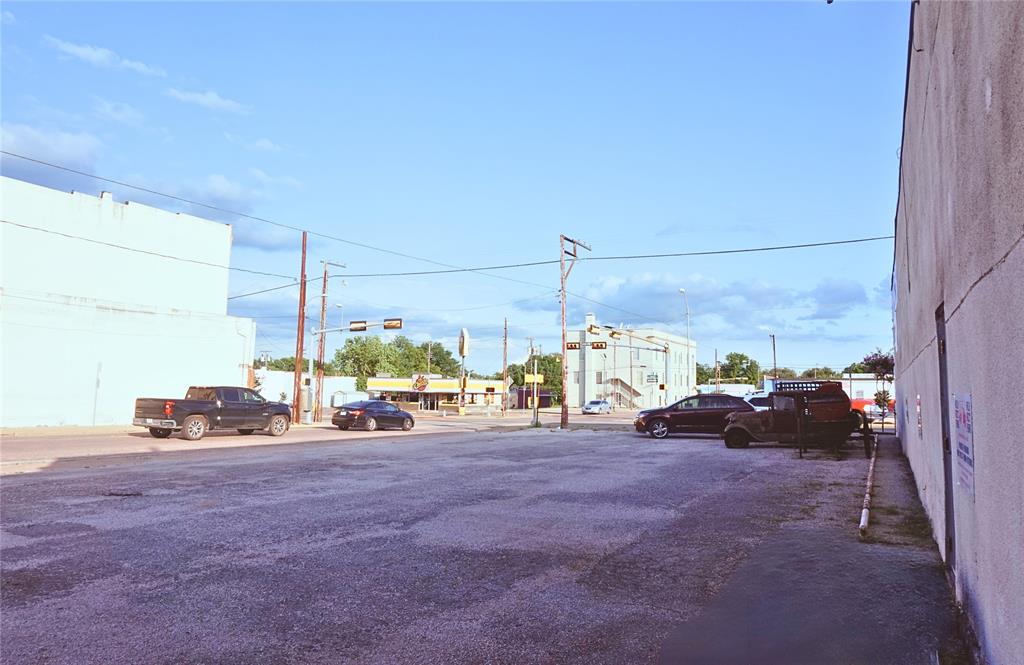 117 E Houston Street Property Photo 9
