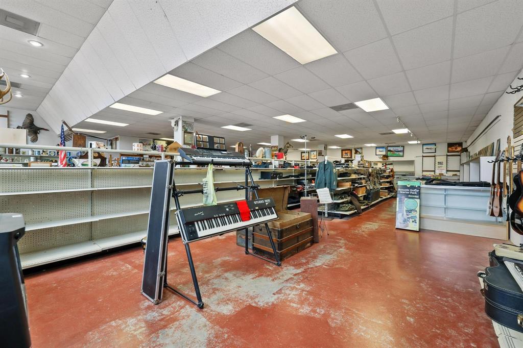 117 E Houston Street Property Photo 12