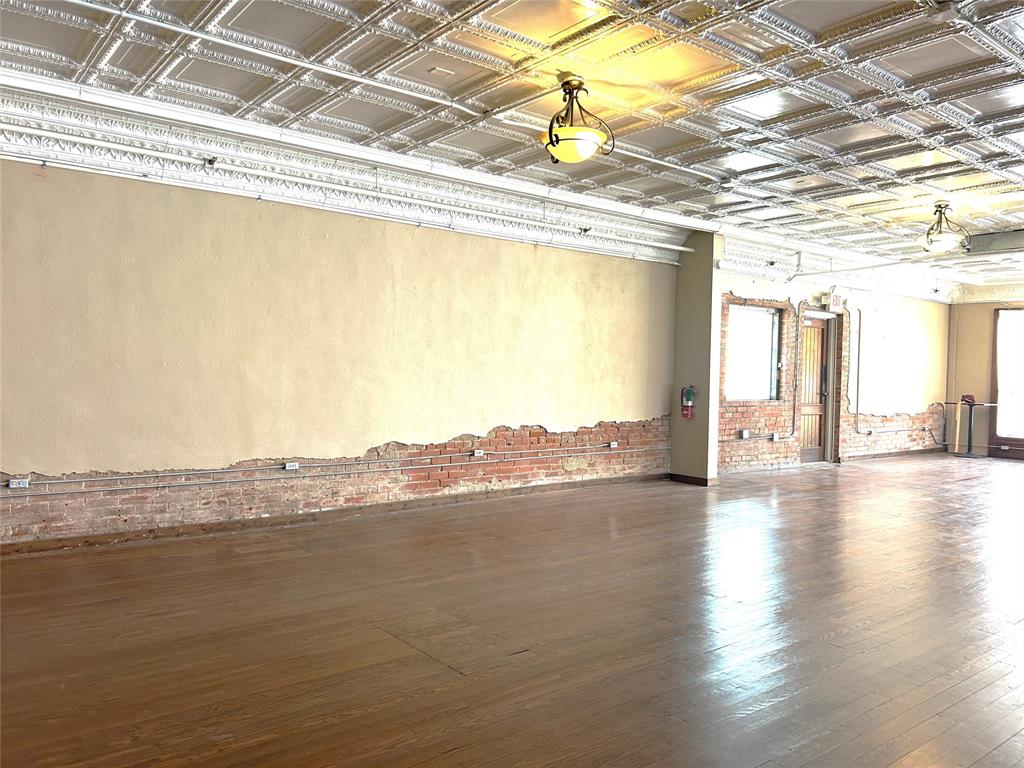 301 E Criner Street 1 Property Photo 5