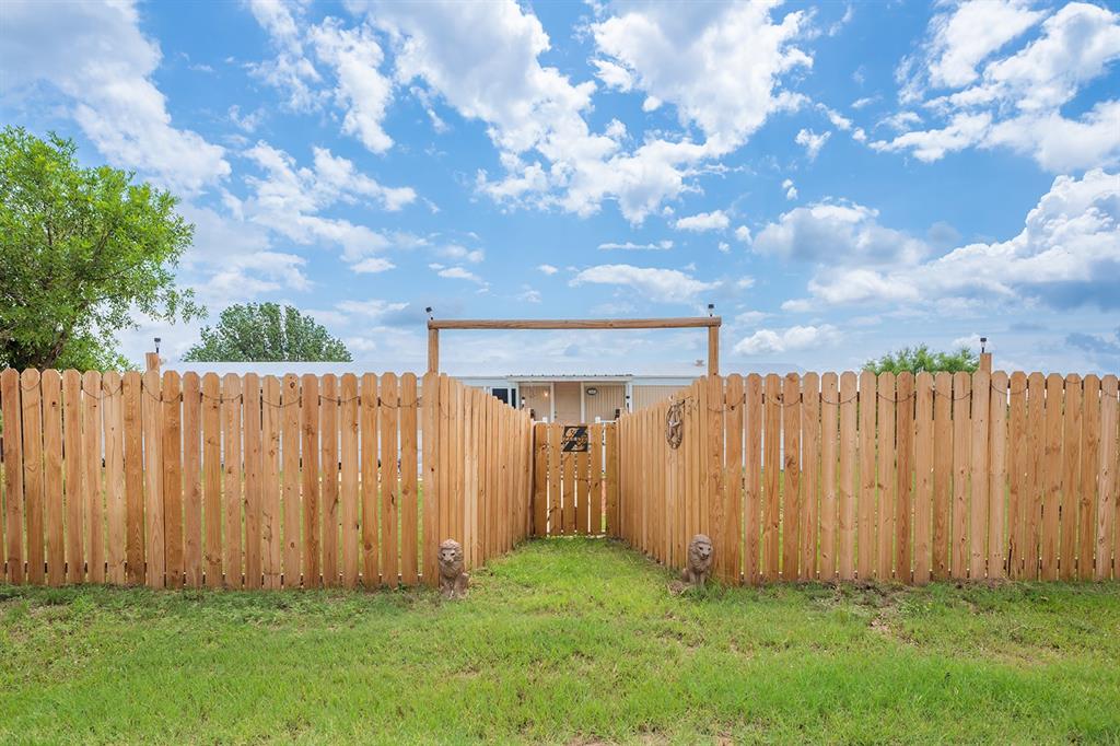 305 S Brown Street Property Photo 1
