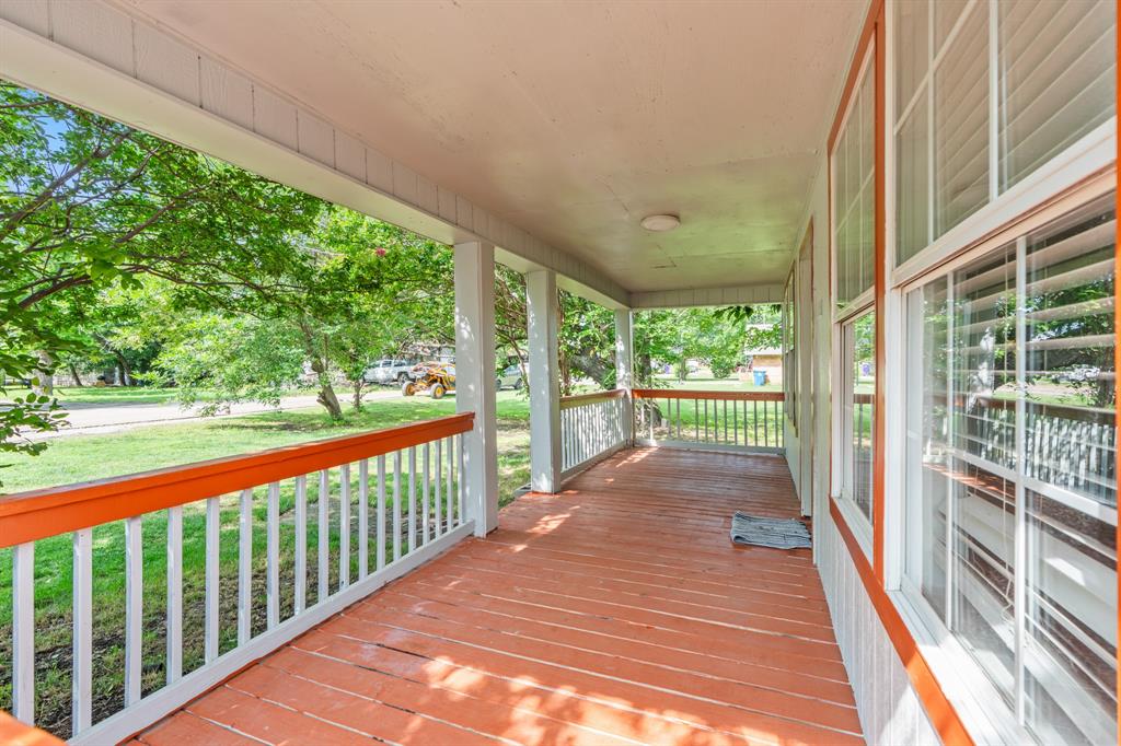 105 E North Street Property Photo 1