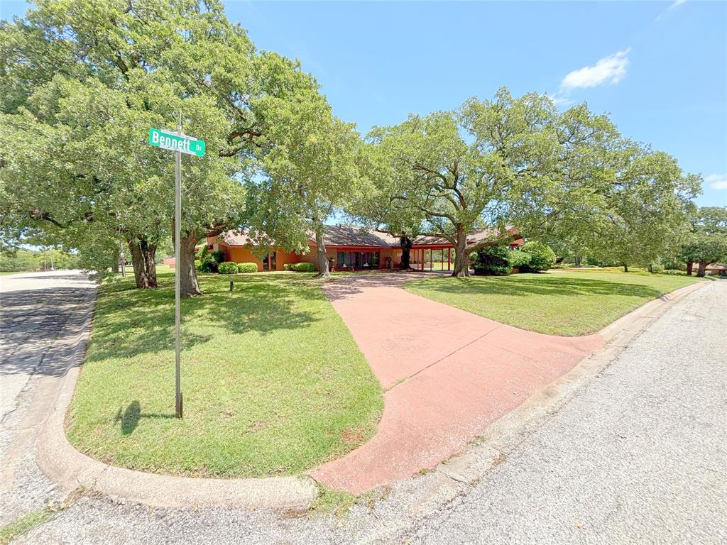 905 Bennett Drive Property Photo 1