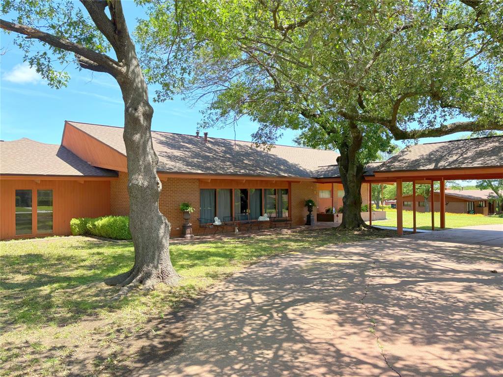 905 Bennett Drive Property Photo 3