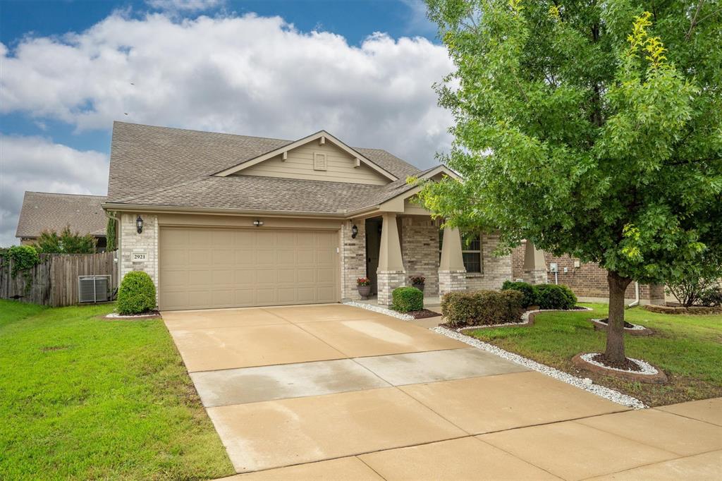 2921 Whitetail Chase Drive Property Photo 1
