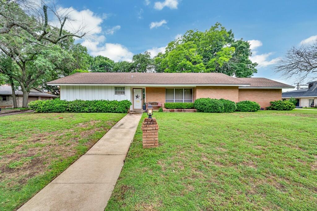 2832 Wooded Acres Drive Property Photo 1
