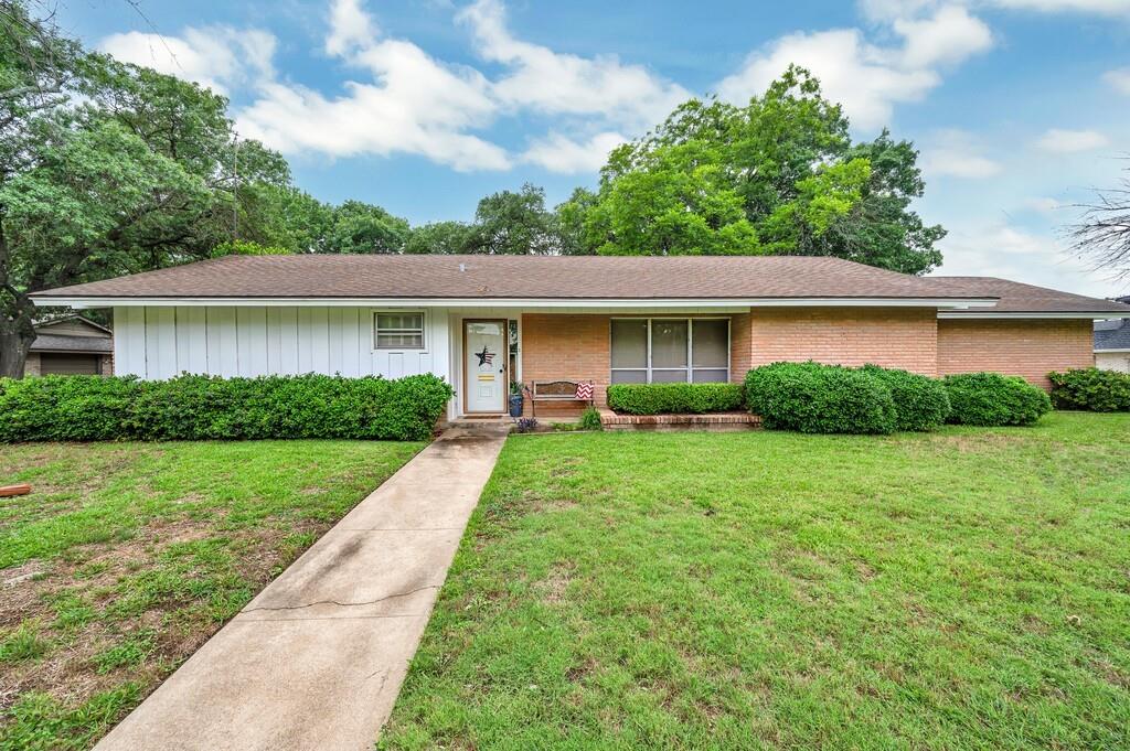 2832 Wooded Acres Drive Property Photo 2