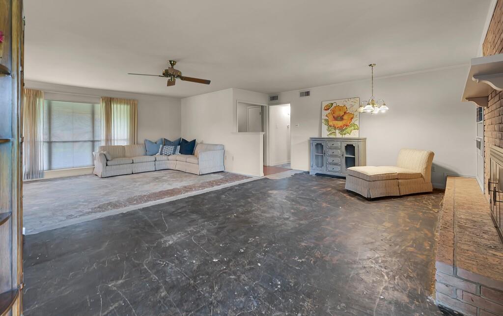 2832 Wooded Acres Drive Property Photo 6