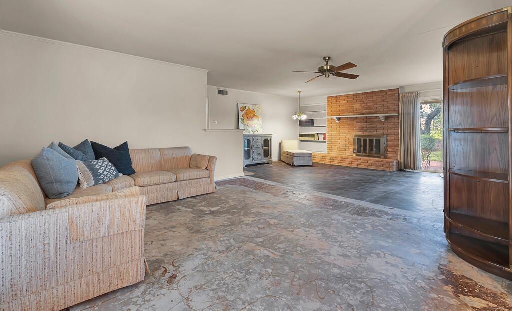 2832 Wooded Acres Drive Property Photo 9