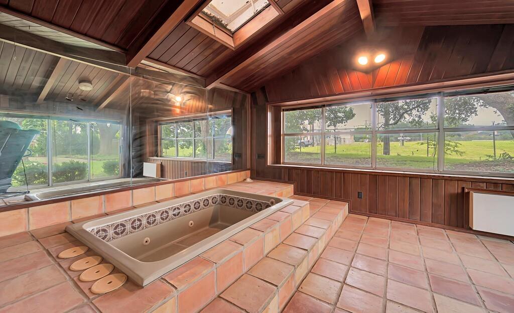 2832 Wooded Acres Drive Property Photo 25