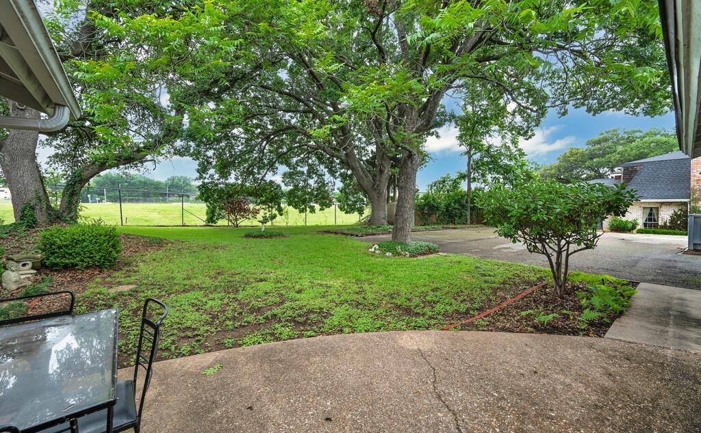 2832 Wooded Acres Drive Property Photo 28