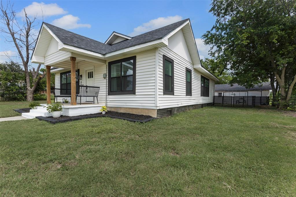 207 W River Property Photo 1