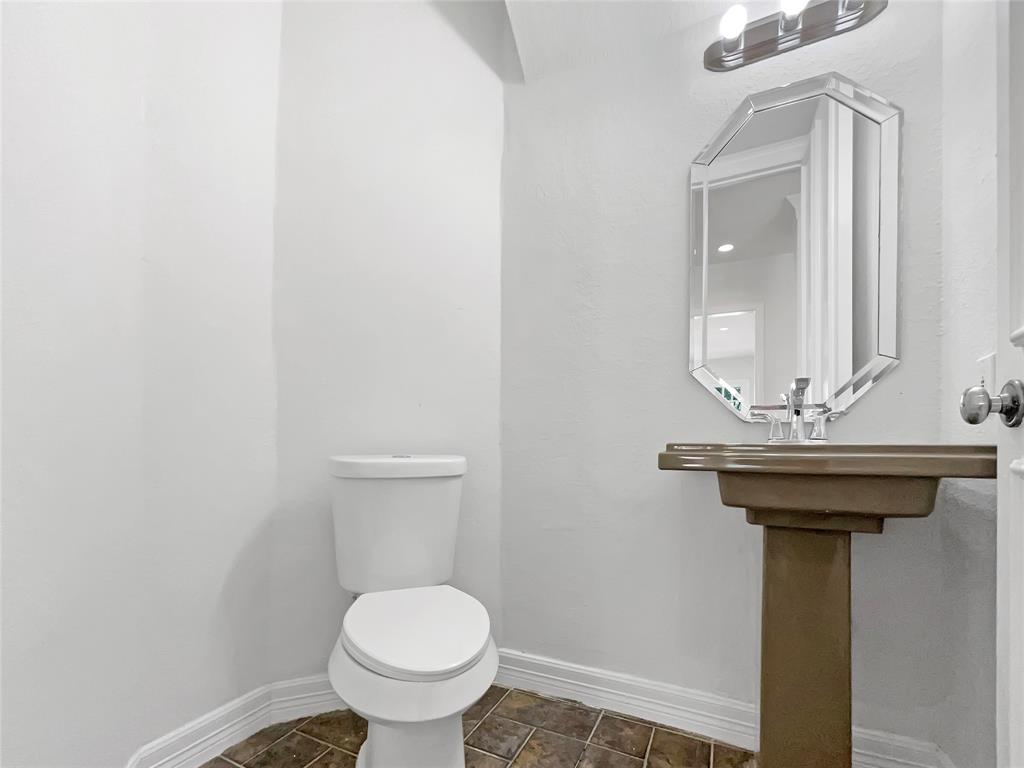 4513 Old Pond Drive Property Photo 13