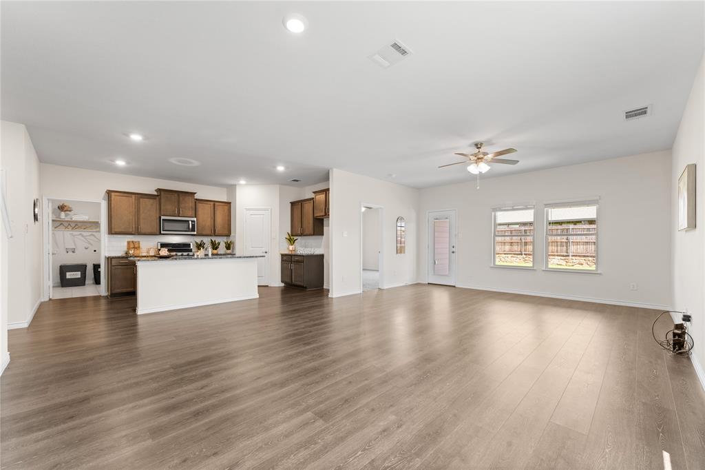 706 Willow View Way Property Photo 5