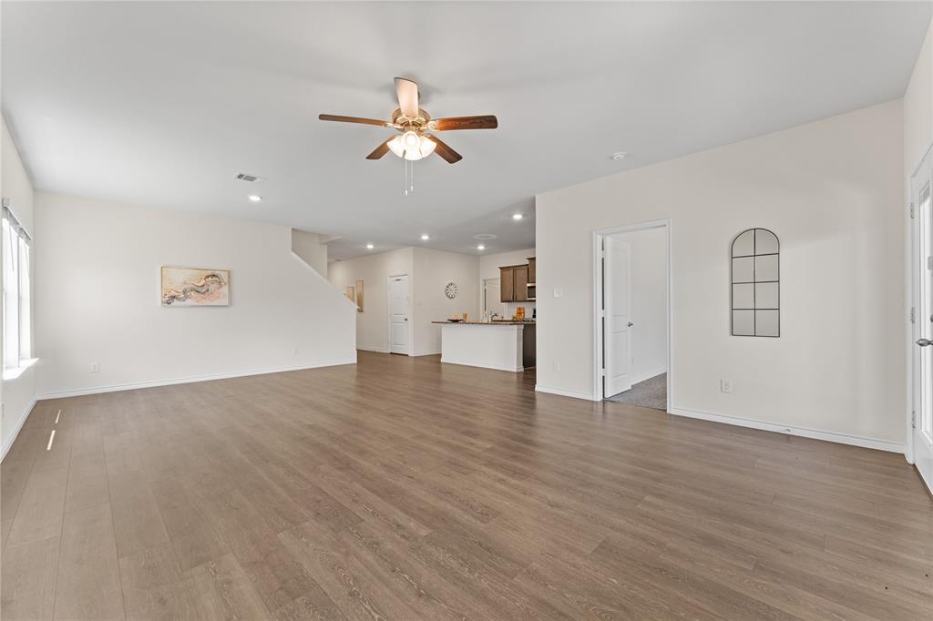 706 Willow View Way Property Photo 8