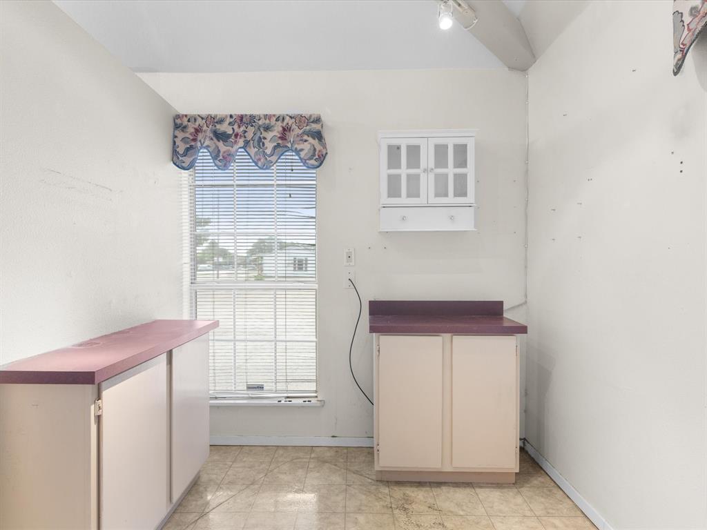 1003 S Main Street Property Photo 14