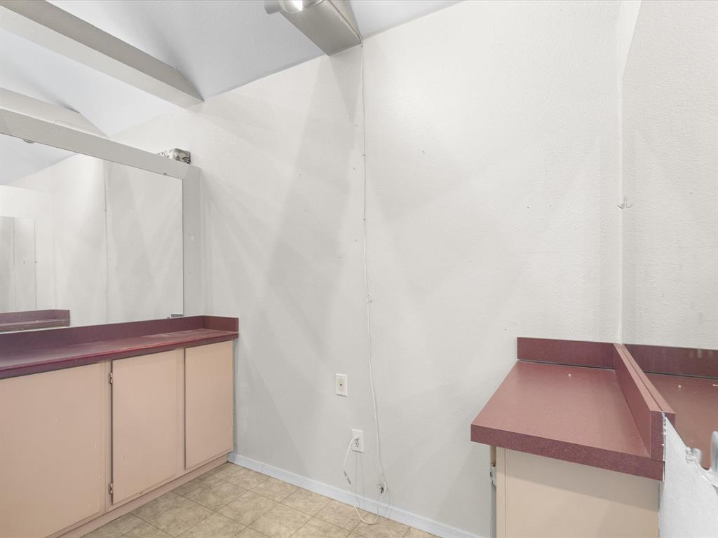 1003 S Main Street Property Photo 16