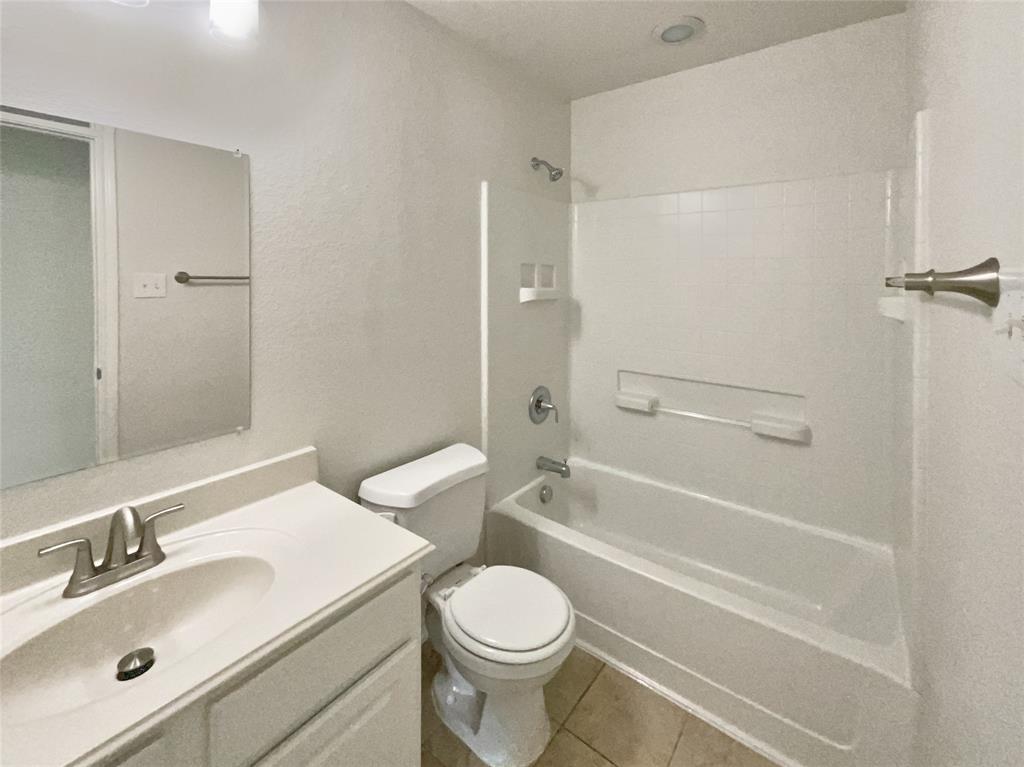2901 Lakewood Lane Property Photo 7