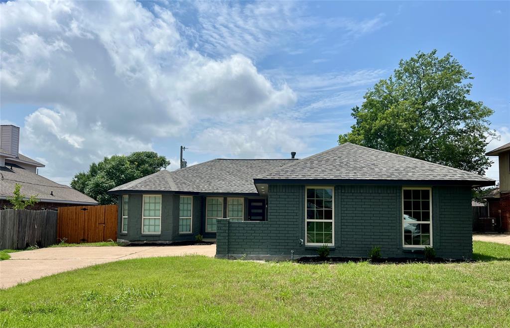 302 Mesa Wood Drive Property Photo 1