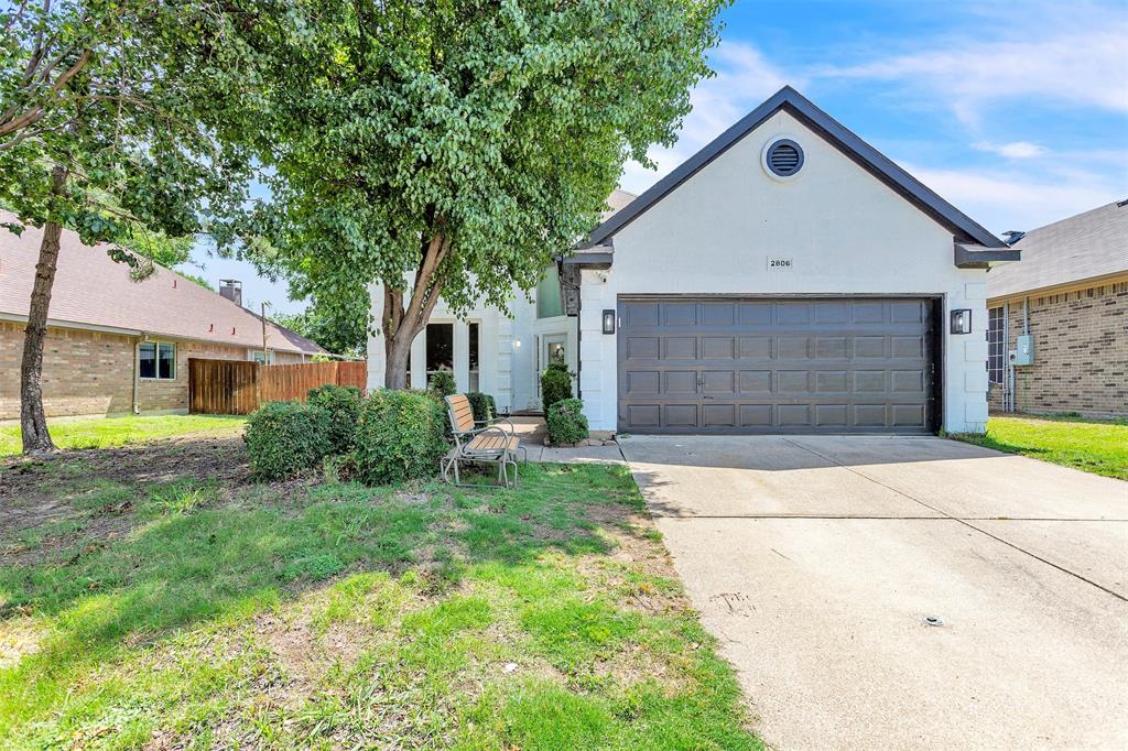 2806 Wandering Oak Drive Property Photo 1
