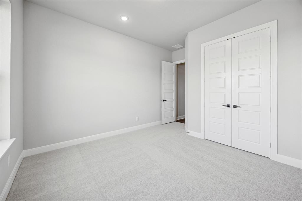 2221 Village Trail Property Photo 14