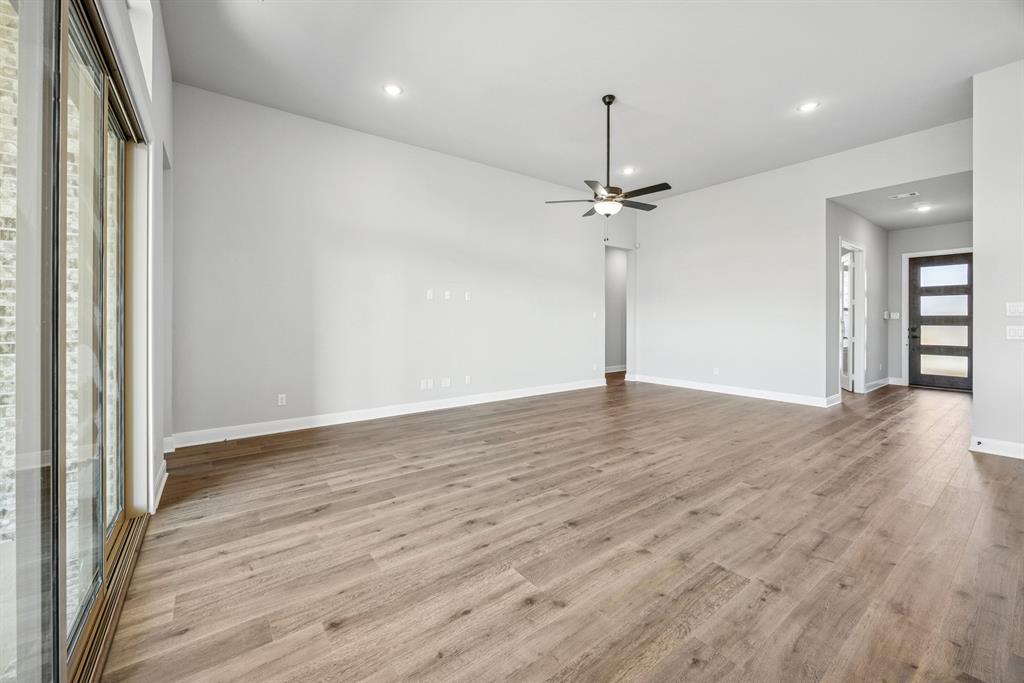 2221 Village Trail Property Photo 19