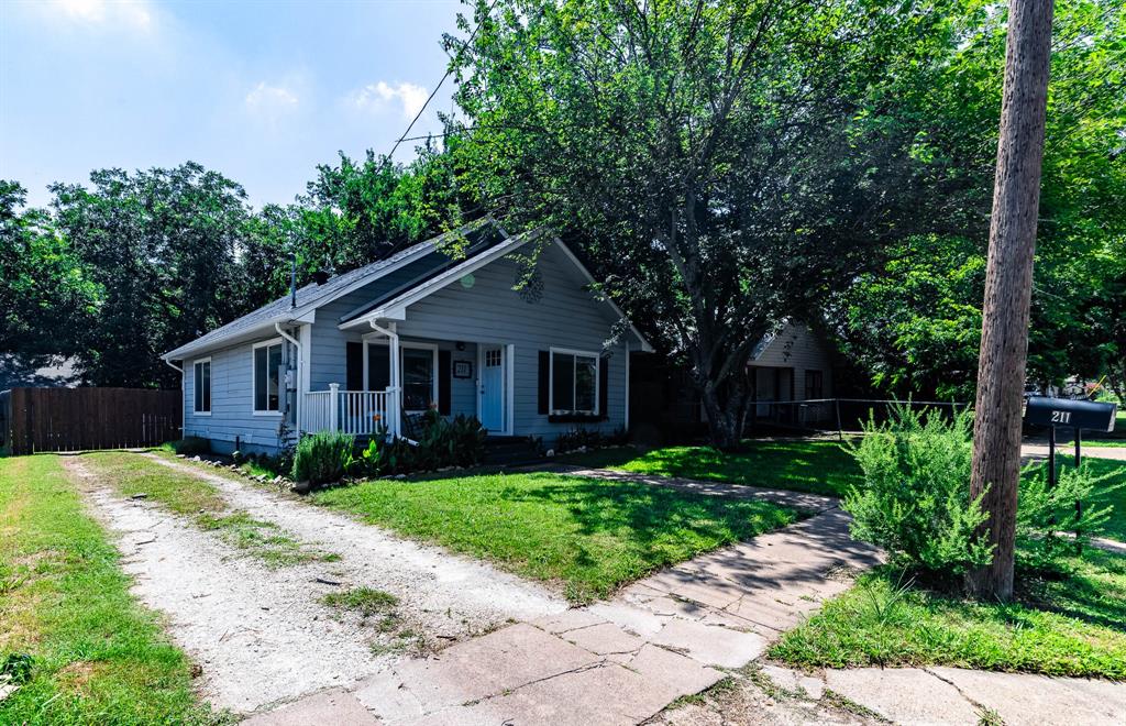 211 Huron Street Property Photo 1