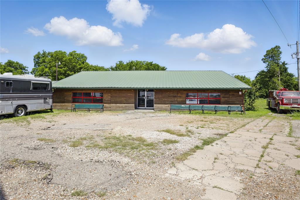 211 E Main Fish Diner Street Property Photo 1