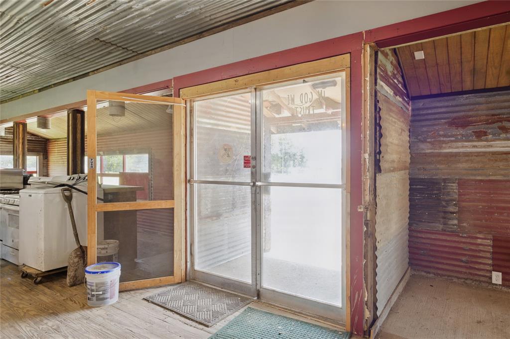 211 E Main Fish Diner Street Property Photo 5