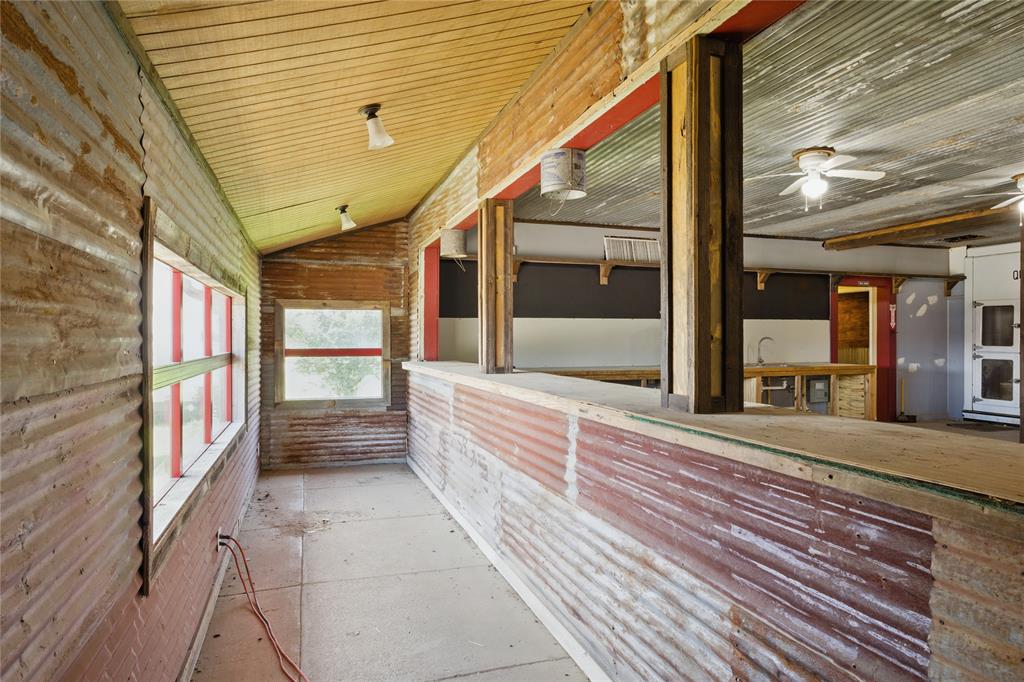 211 E Main Fish Diner Street Property Photo 6