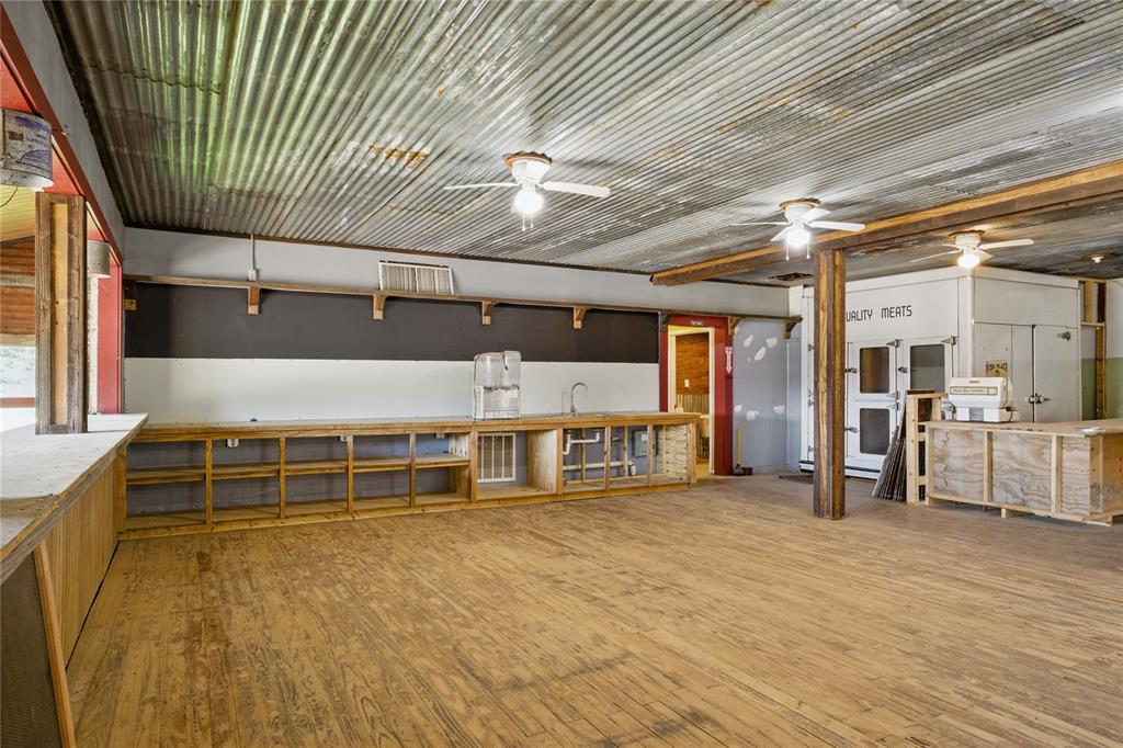 211 E Main Fish Diner Street Property Photo 7