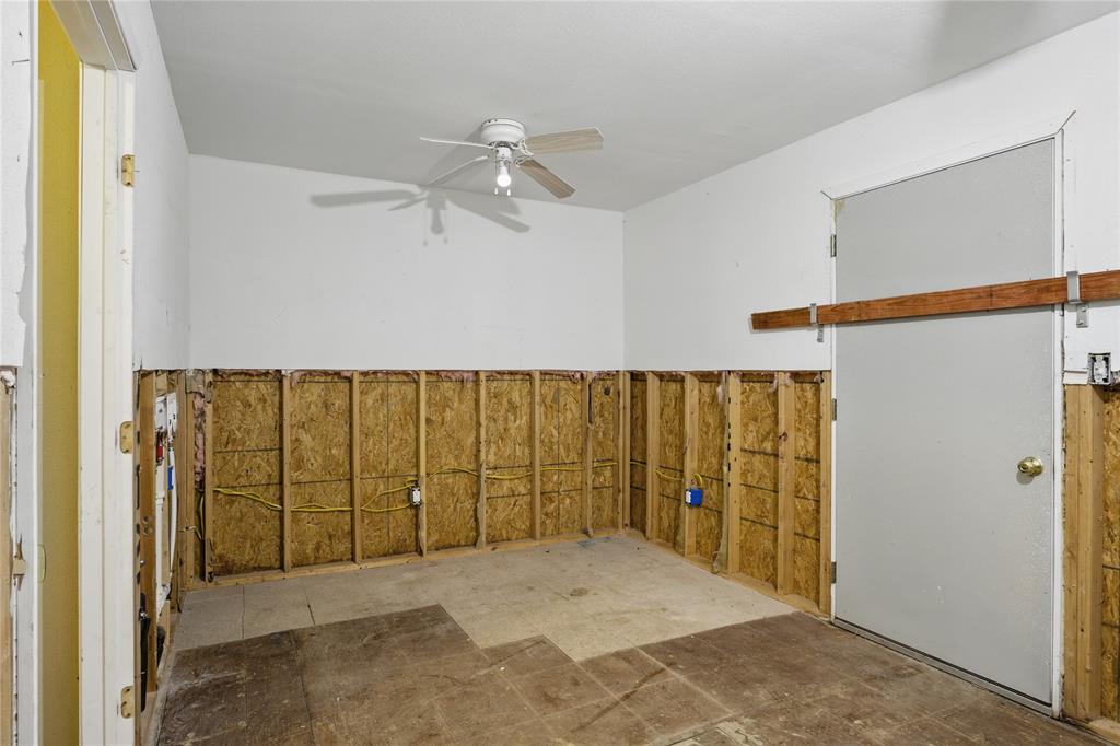 211 E Main Fish Diner Street Property Photo 21