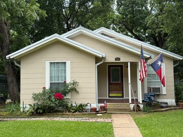 511 W Bonham Avenue Property Photo 1