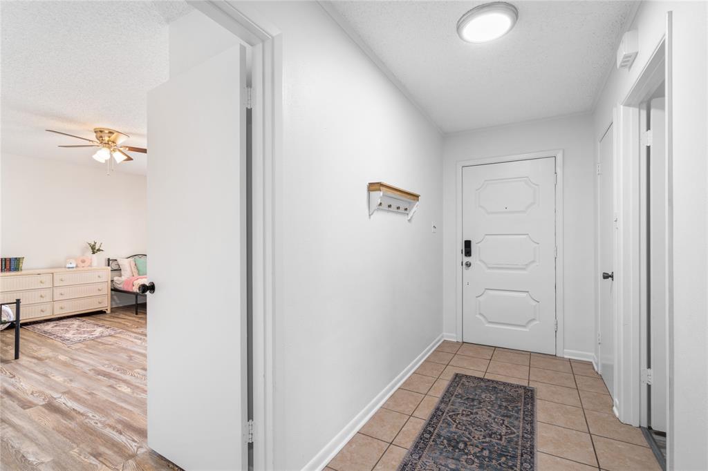1224 S Lang Avenue Property Photo 2