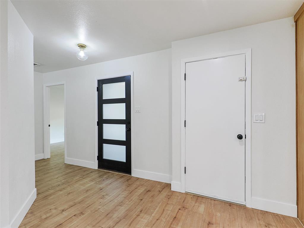 351 Oak Creek Drive Property Photo 3